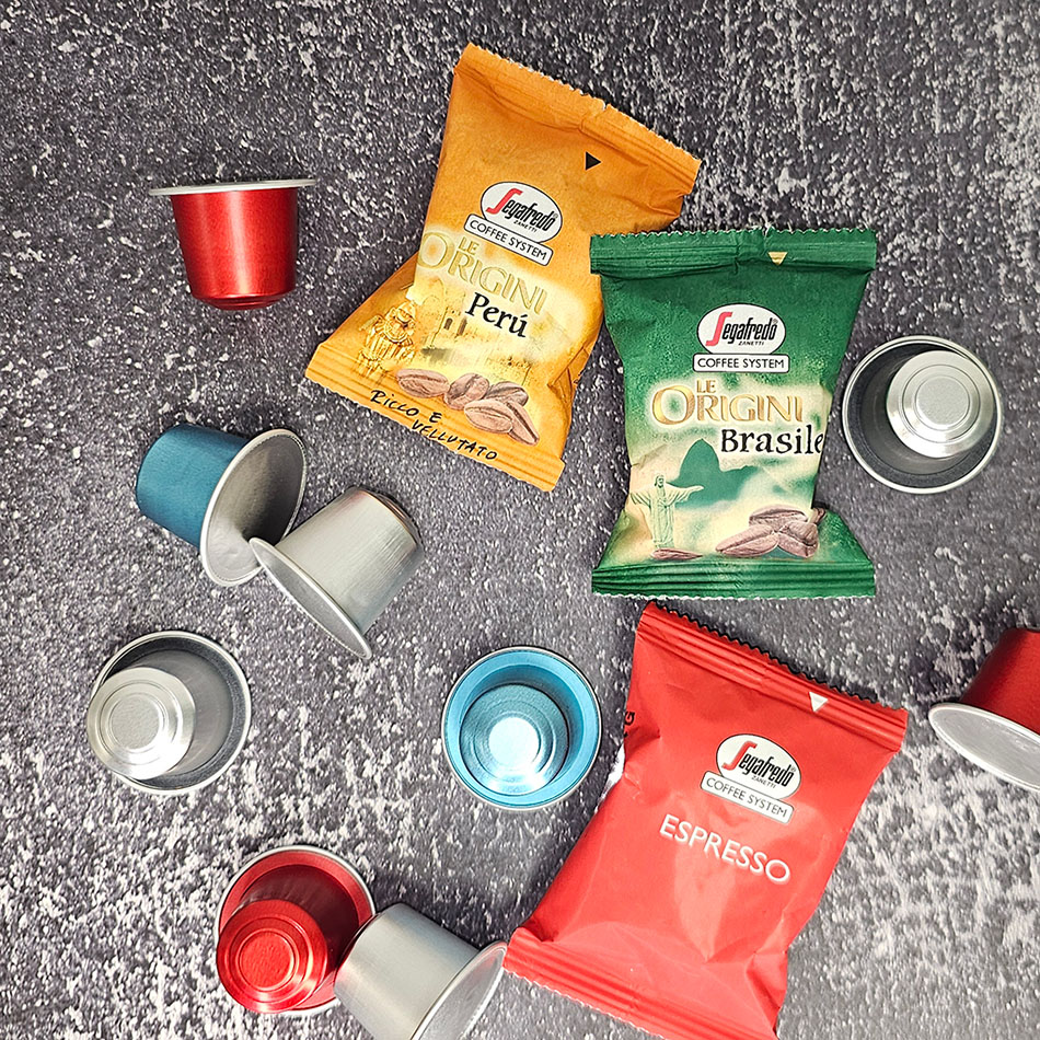 Moodbild von oben kompatible Kaffeekapseln und Segafredo Coffee System